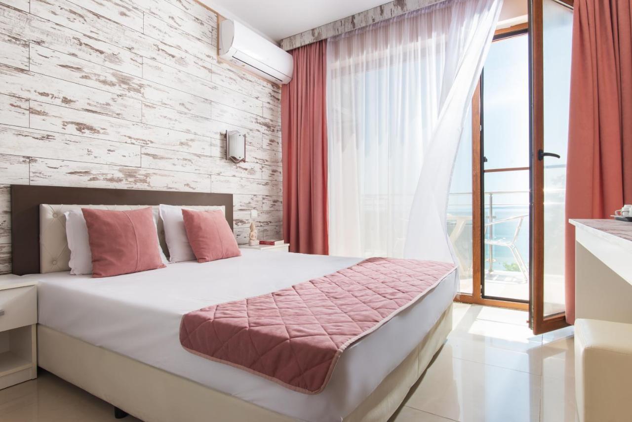 Семеен Хотел Golden Place Sozopol Exteriör bild