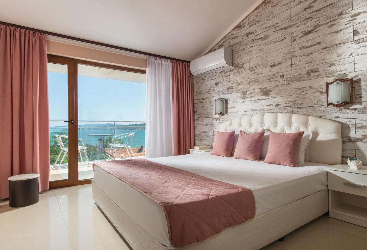 Семеен Хотел Golden Place Sozopol Exteriör bild