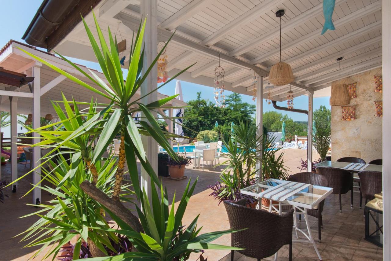 Семеен Хотел Golden Place Sozopol Exteriör bild
