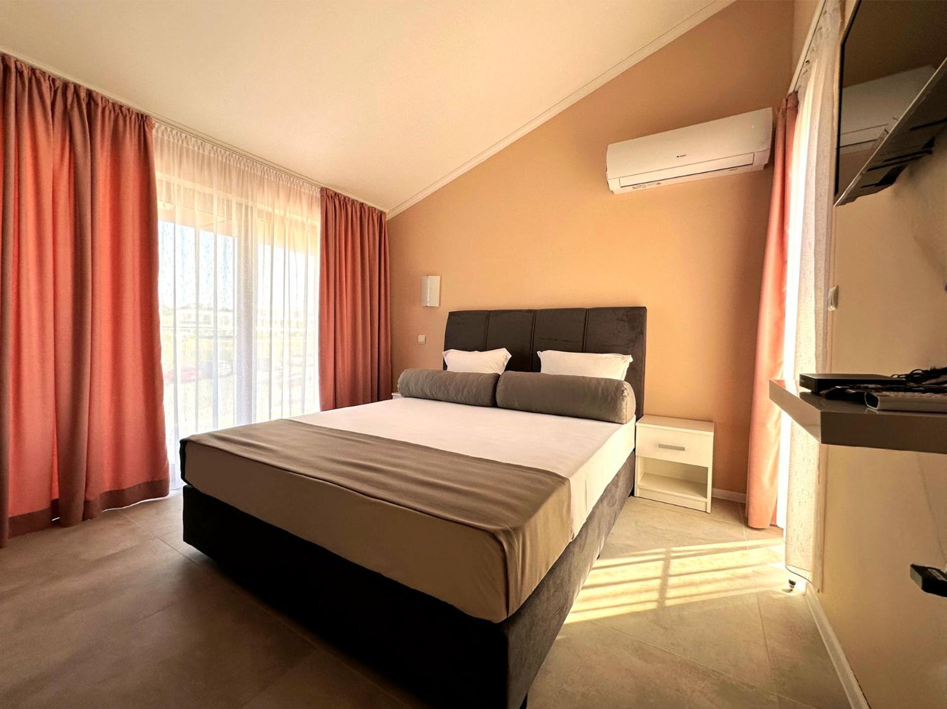 Семеен Хотел Golden Place Sozopol Exteriör bild