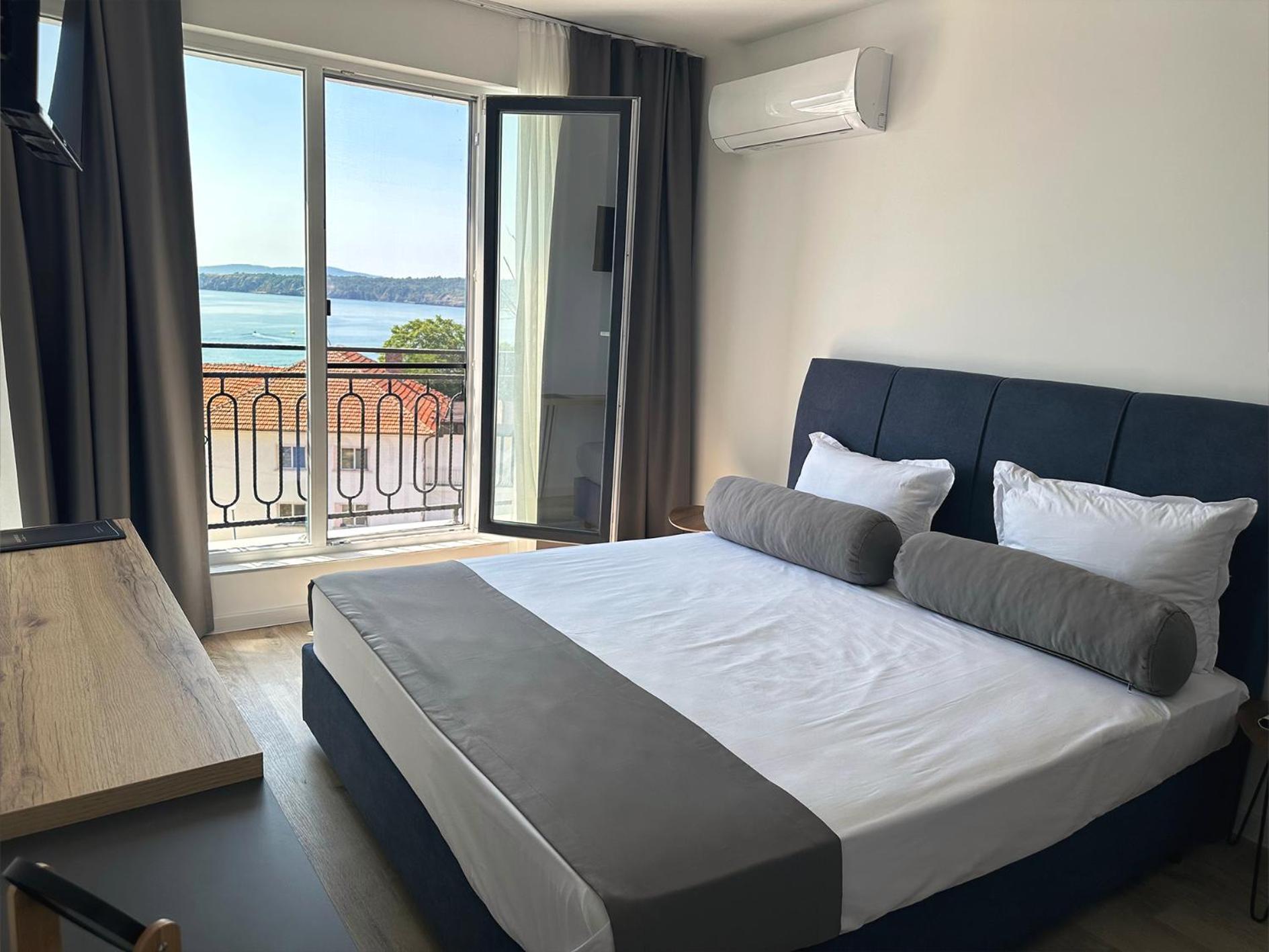 Семеен Хотел Golden Place Sozopol Exteriör bild